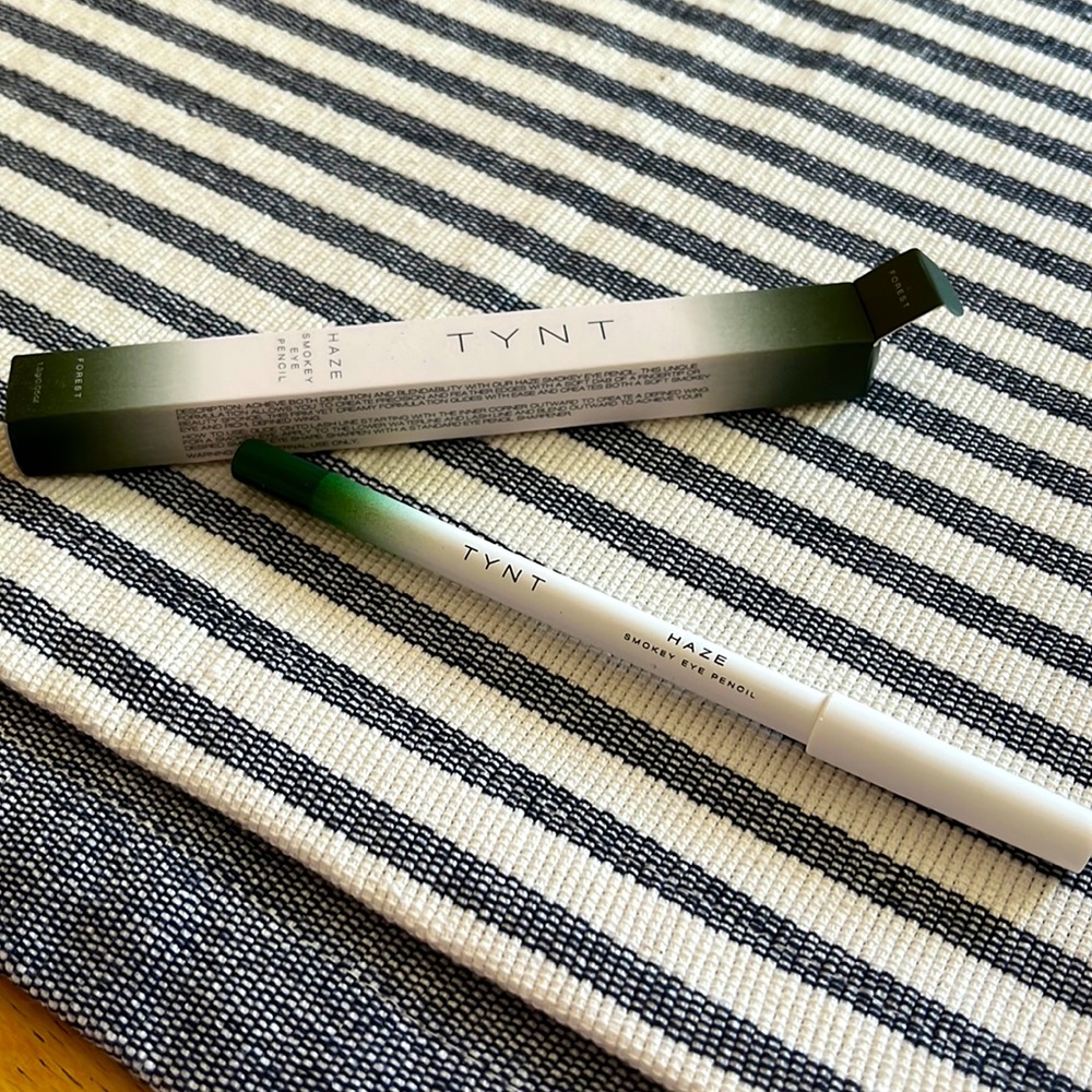 TYNT Smokey eye pencil in Forest